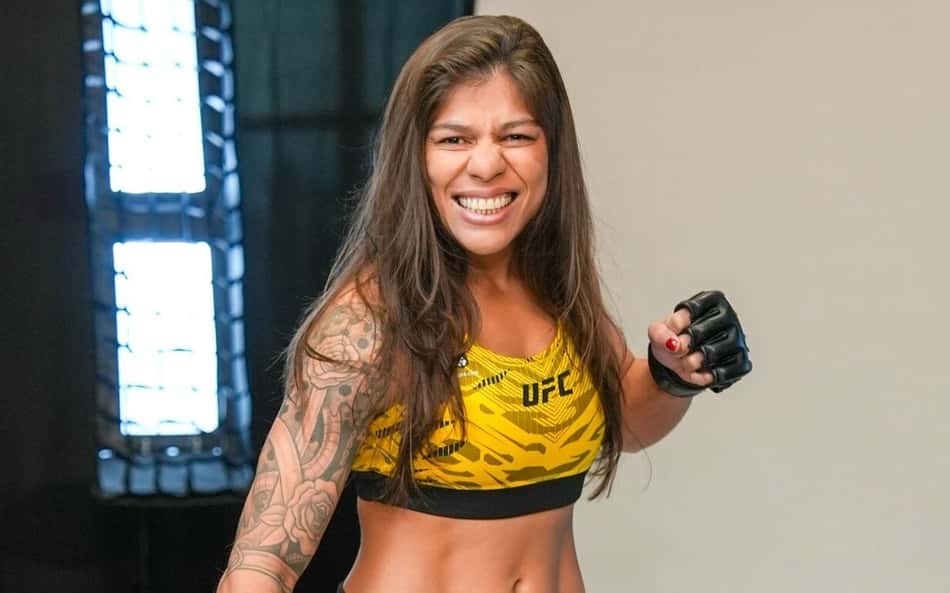 Mayra Bueno Silva em media day do UFC Vegas (Foto: Reprodução/X/UFC)