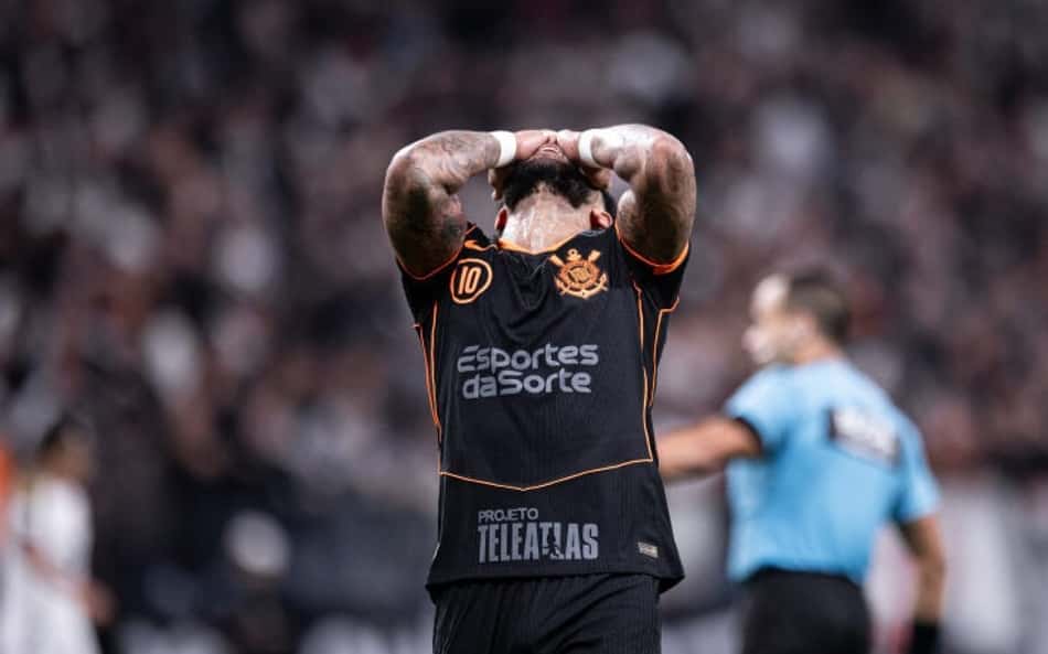 Ídolo corinthiano questiona dedicação Memphis: 'Só faltava'