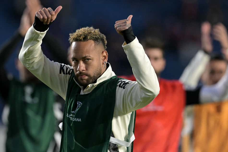 Neymar durante o aquecimento para jogo do Santos na Sul-Americana