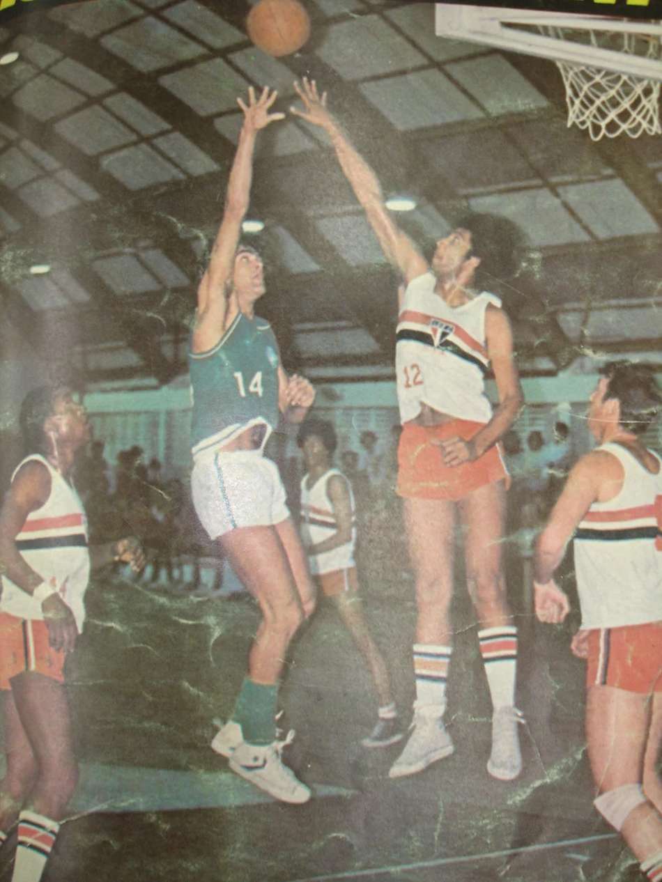 Oscar Schmidt iniciou a carreira no basquete profissional jogando pelo Palmeiras