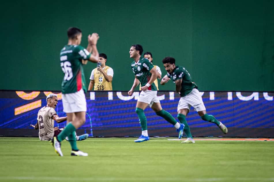Jogadores do Palmeiras comemoram gol contra Jacuipense