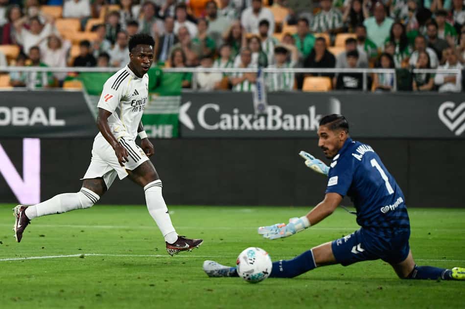 Real Betis e Real Madrid empataram por 1 a 1 em La Liga (Foto: CRISTINA QUICLER / AFP)