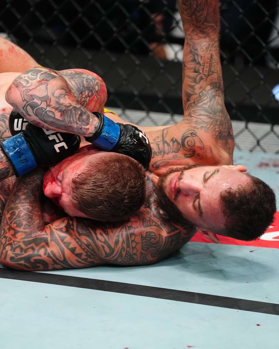 Renato Moicano finalizou Chris Duncan na luta principal do UFC Vegas 115 (Foto: Reprodução/ X)