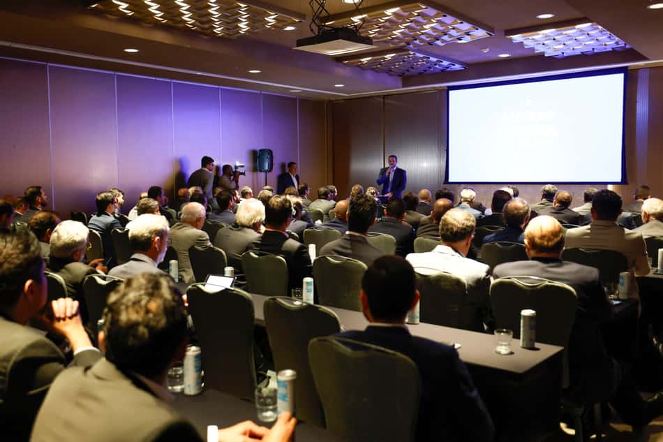 Samir Xaud, presidente da CBF, durante primeira reunião com clubes para debater liga