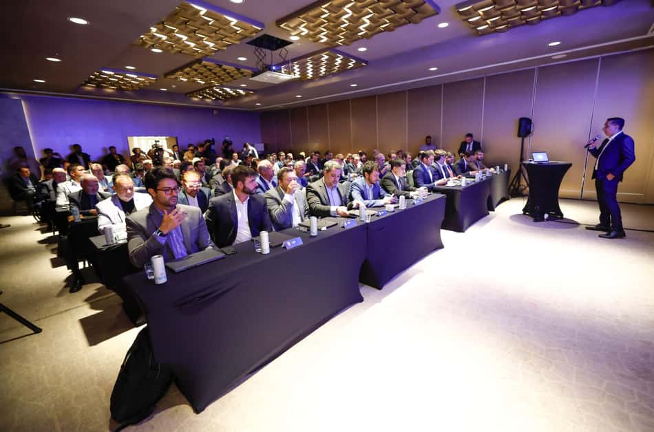 Dirigentes dos clubes em reunião da CBF sobre liga (Foto: Rafael Ribeiro/CBF)