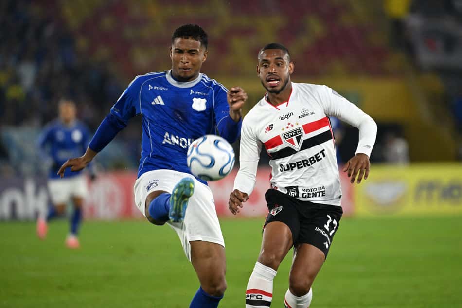 André Silva em ação no jogo do São Paulo contra o Millonarios pela Sul-Americana