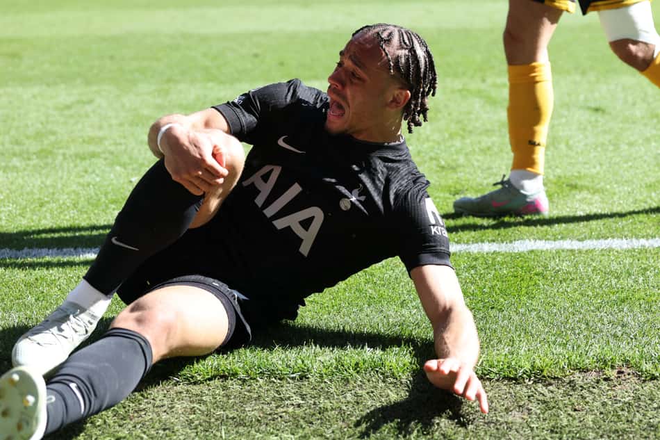 Xavi Simons, do Tottenham e da Holanda, rompeu o LCA e está fora da Copa do Mundo (Foto: Darren Staples / AFP)