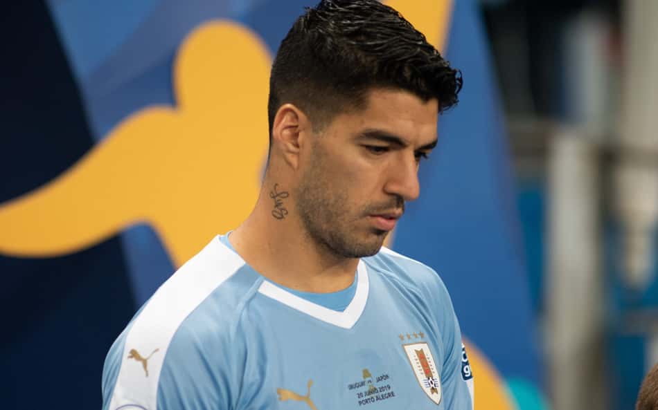 Luis Suárez está fora da pré-lista do Uruguai para a Copa do Mundo