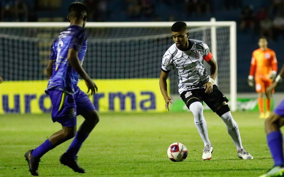 Corinthians terá que pagar milhões a ex-lateral aposentado aos 23 anos