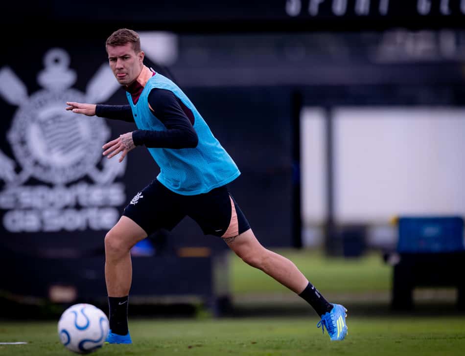 Charles está de volta ao treino do Corinthians (Foto: Rodrigo Coca/Agência Corinthians)