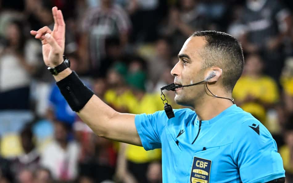 Jornalista dispara contra arbitragem em Flamengo x Palmeiras: 'Histórico'