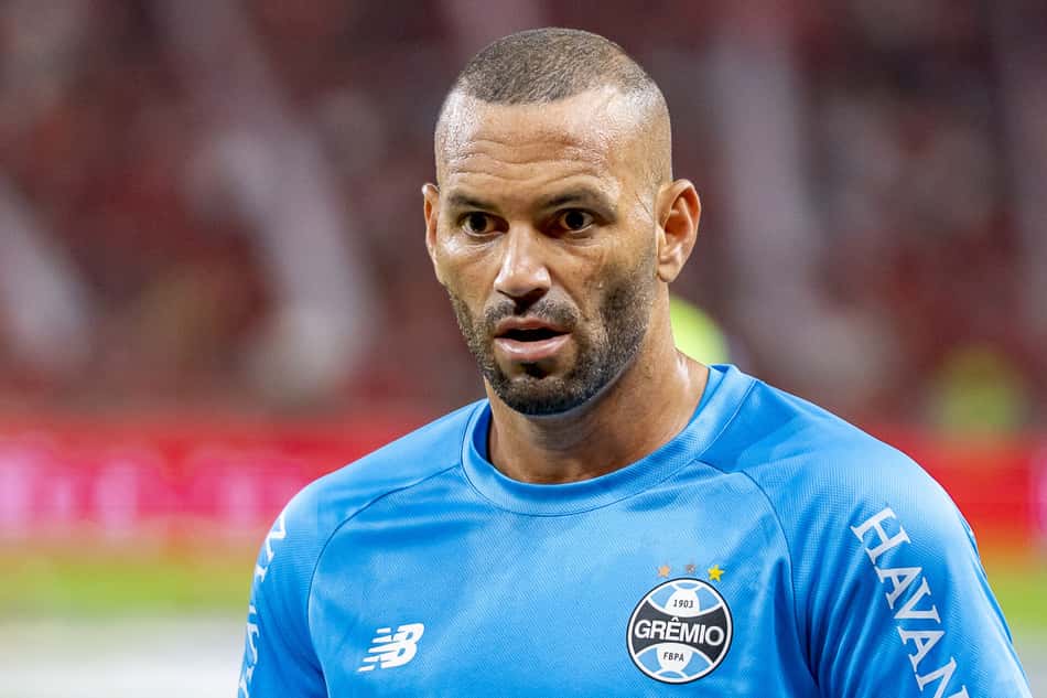 Weverton recebe diversos elogios após salvar Grêmio contra o São Paulo no Brasileirão (Foto: JORGE LANSARIN/Agencia Enquadrar/Folhapress)