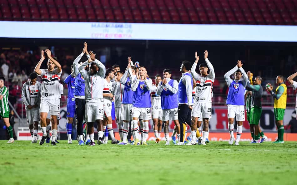 Viagem do São Paulo para jogo na Sul-Americana é adiada após problemas no avião