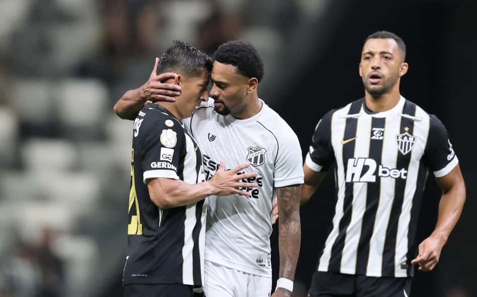 Ceará saiu na frente do Atlético-MG (Foto: Gilson Lobo/AGIF/Folhapress)
