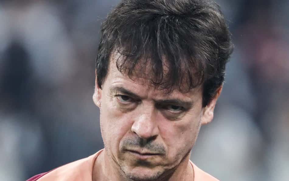 Torcida do Corinthians manda recado a Diniz por derrota para o Botafogo