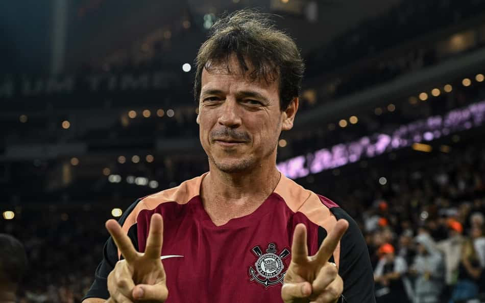 Fernando Diniz supera Abel Ferreira e bate recorde histórico na Libertadores