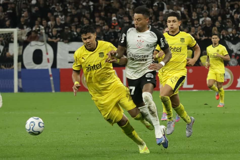 Peñarol busca primeiro triunfo na Libertadores diante do Corinthians (Foto: Gabriel Silva/RasPress/Folhapress)