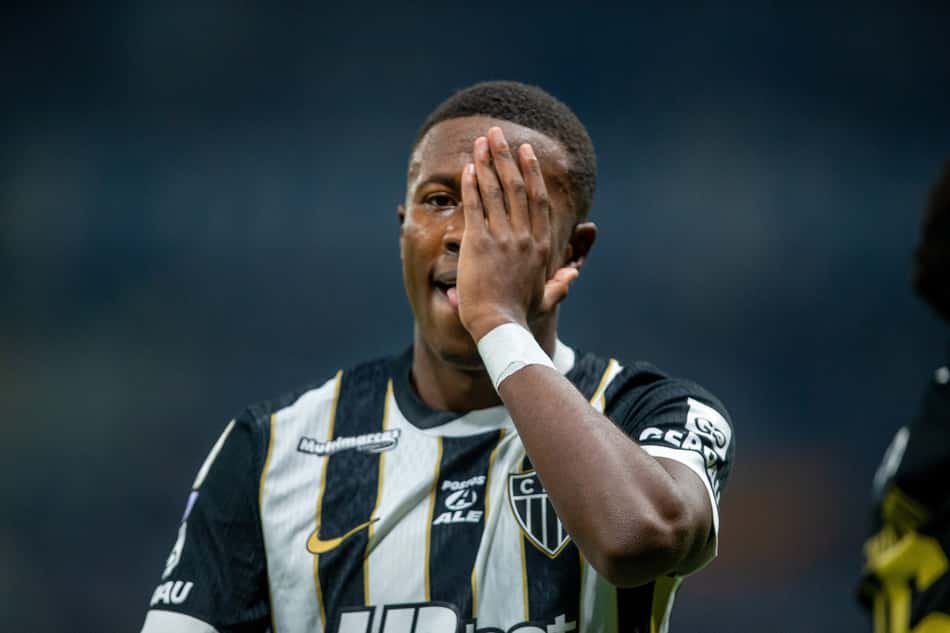 Minda comemora gol pelo Atlético-MG (Foto: Fernando Moreno/AGIF/Folhapress)