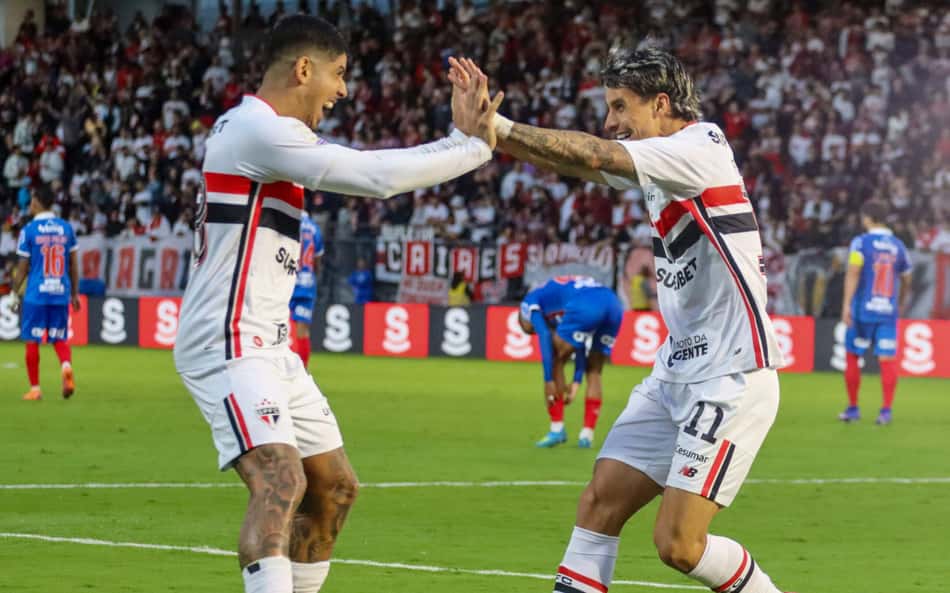 Ferreirinha, à direita, deve ser titular no ataque tricolor desta noite (Foto: Theo Daolio/Ekobanpress/Folhapress).