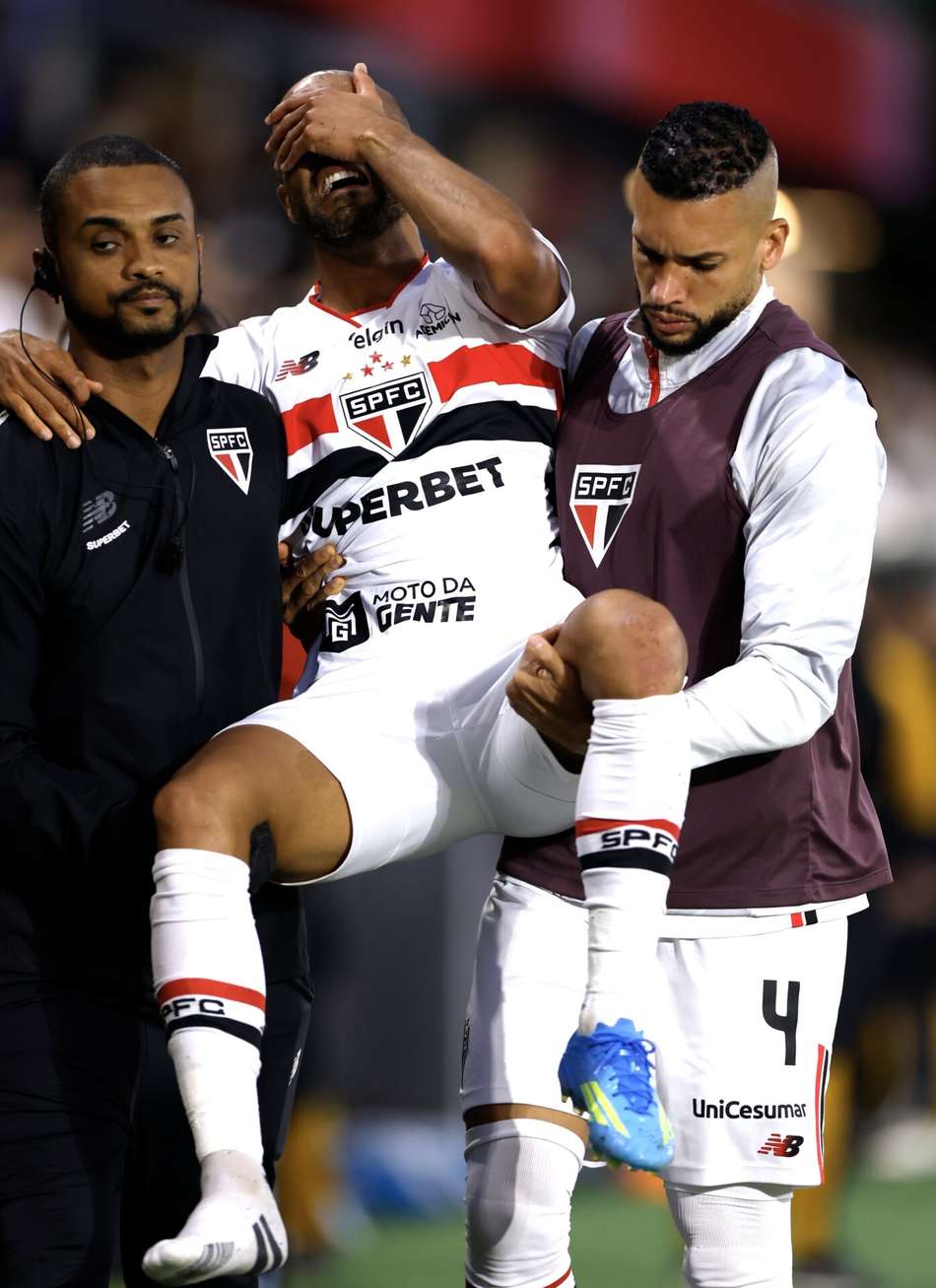 Lucas Moura sofreu uma ruptura total do tendão de Aquiles no último domingo (3) (Foto: Marcello Zambrana/AGIF/Folhapress)