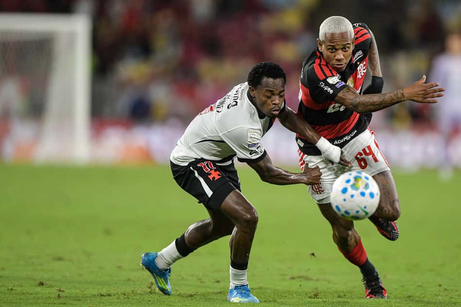 Wallace Yan em Flamengo x Vasco (Foto: Thiago Ribeiro/AGIF/Folhapress)