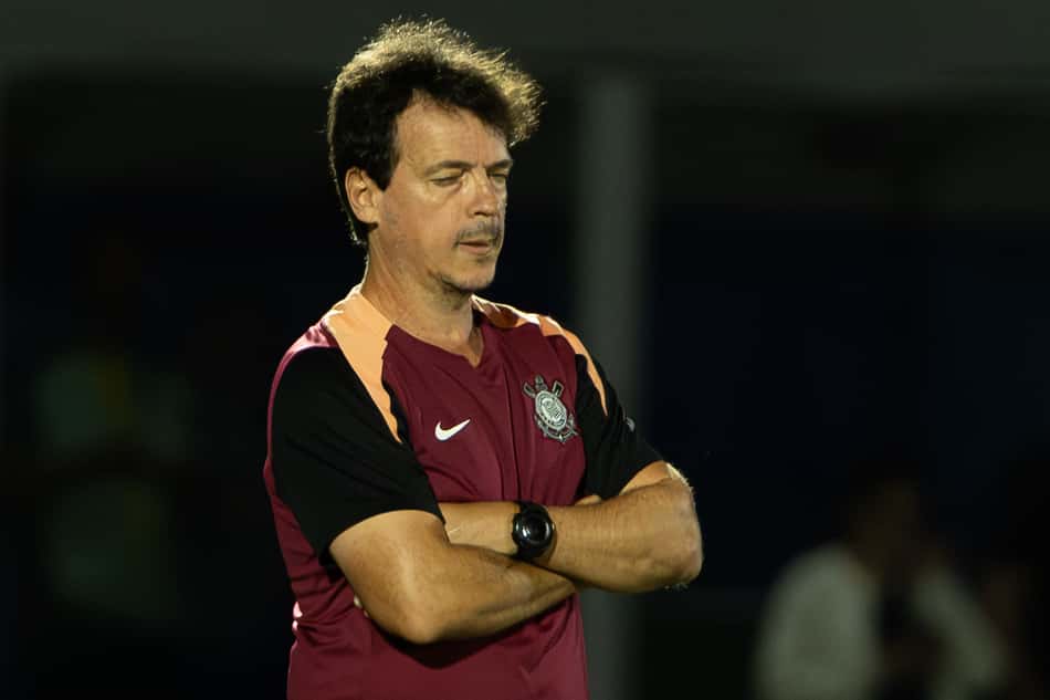 Fernando Diniz em Mirassol x Corinthians (Foto: Joisel Amaral/AGIF/Folhapress)