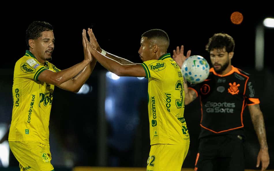 Corinthians perde para o Mirassol e entra na zona de rebaixamento do Brasileirão; dê suas notas