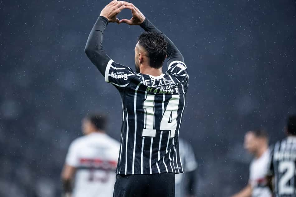 Diniz defende 'coragem' de Raniele em jogo de acertos e erros pelo Corinthians