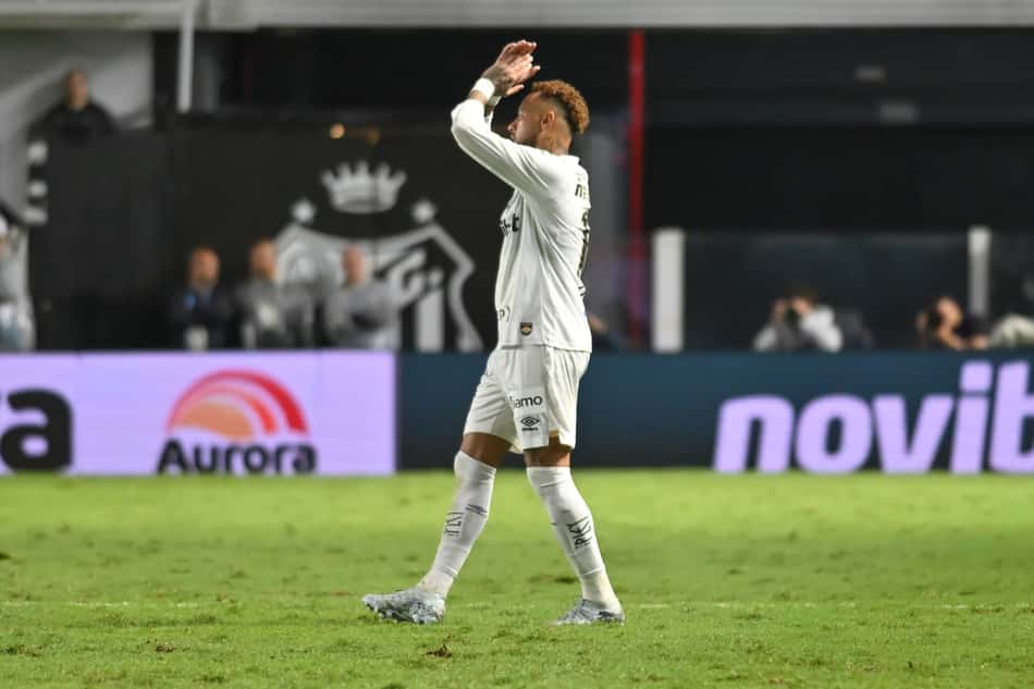 Neymar em partida do Santos na Vila Belmiro. (Foto: Jota Erre/AGIF/Folhapress)