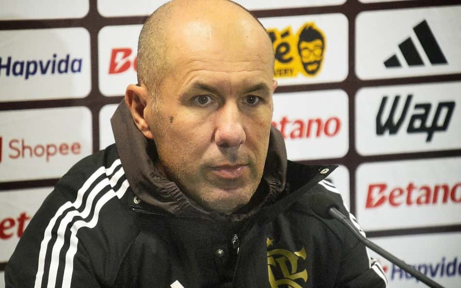 Torcida do Flamengo manda recado a Leonardo Jardim após queda na Copa do Brasil