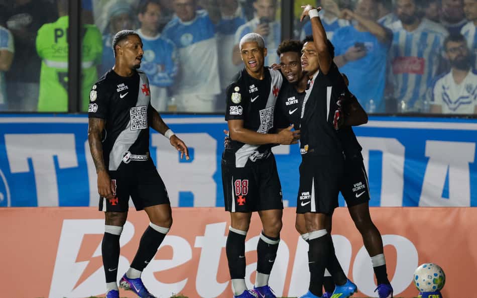 Torcida do Vasco pede jogador na Seleção Brasileira: 'Resolveria'