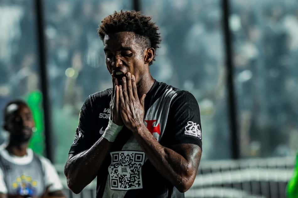 Thiago Mendes foi expulso em Vasco x Paysandu (Foto: Jotta Silva/Photo Premium/Folhapress)