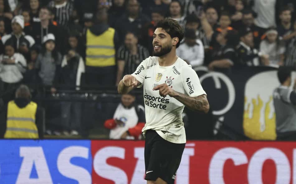 Yuri Alberto aponta 'sacrifício defensivo' no Corinthians: 'Pela equipe'