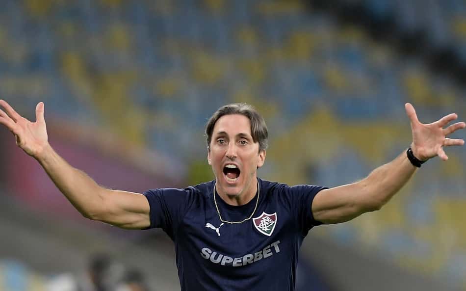 Torcida do Fluminense se irrita com atuação de jogador emprestado: 'Não serve'