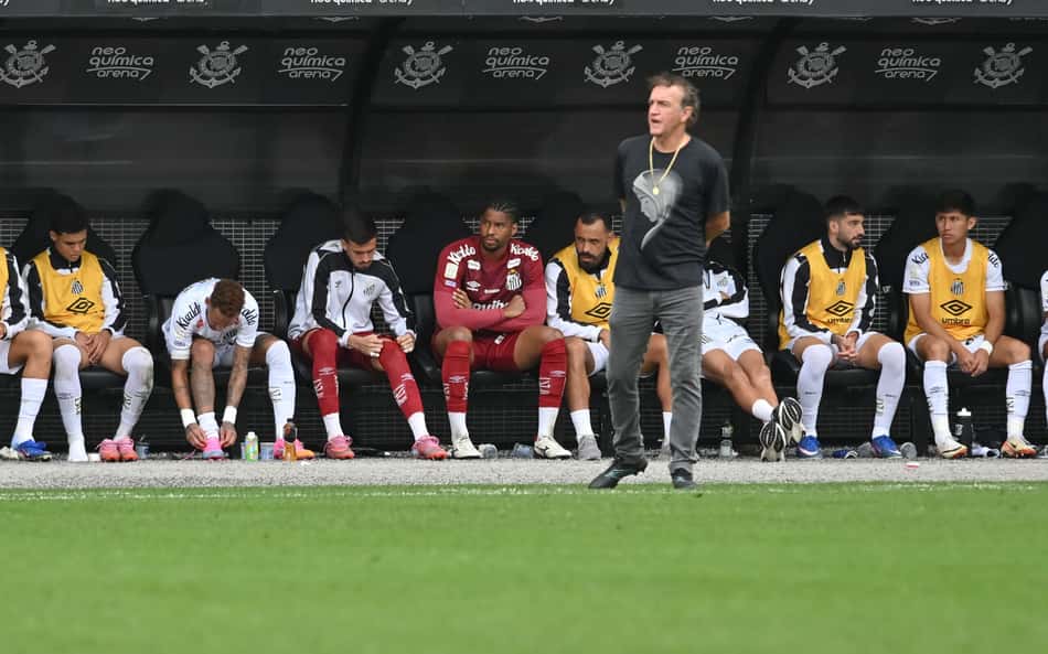 Cuca se posiciona sobre polêmica envolvendo substituição de Neymar em jogo do Santos