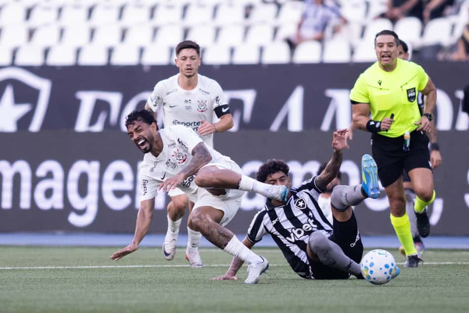 Botafogo e Corinthians no estádio Nilton Santos (Foto: Joao Erick/Agencia F8/Folhapress)