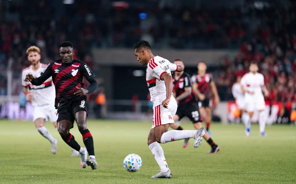 Athletico-PR x Flamengo registra a maior audiência da temporada em emissora