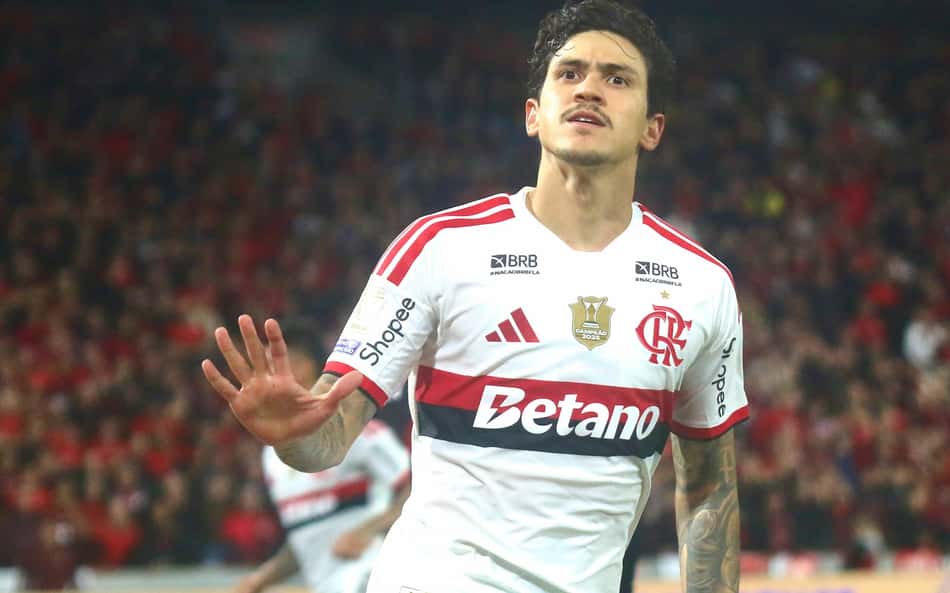 Sob olhar de Ancelotti, Pedro garante empate do Flamengo com Athletico; dê suas notas