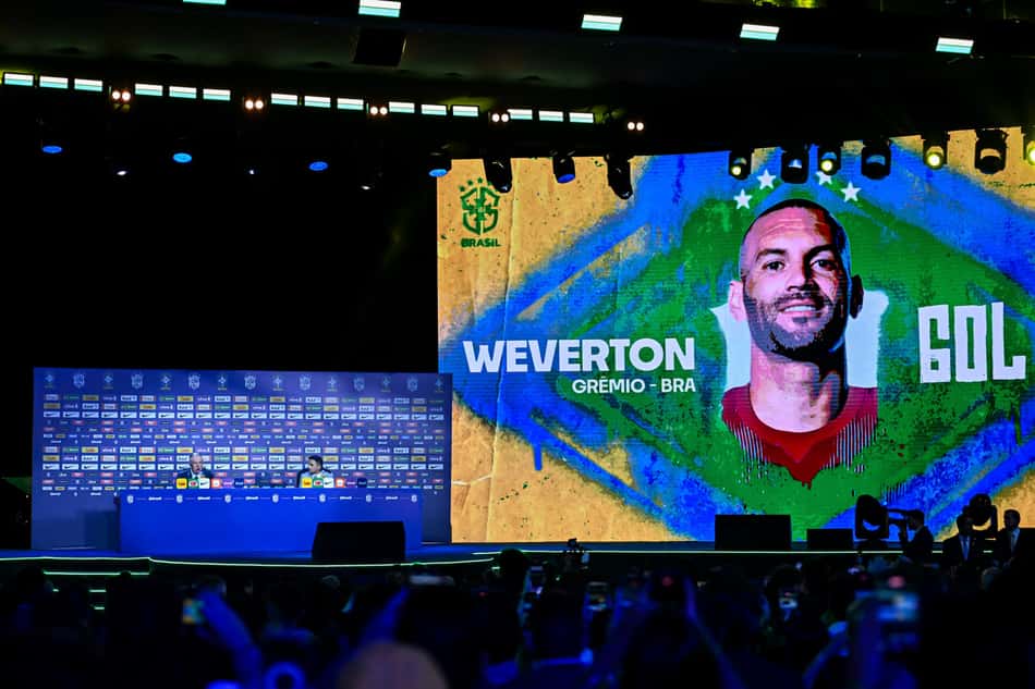 Painel no Museu do Amanhã anuncia a convocação de Weverton para representar a Seleção Brasileira na Copa do Mundo