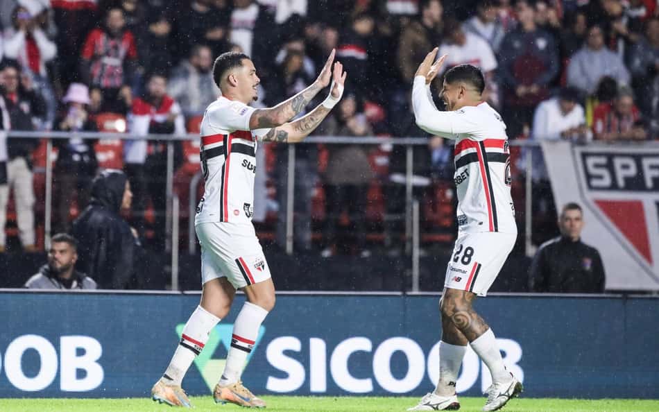 Sob chuva, São Paulo e Botafogo empatam com golaço no fim; dê suas notas