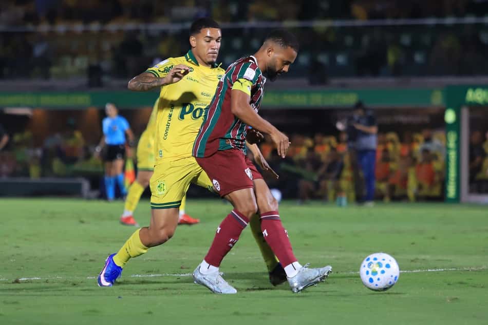 Samuel Xavier reclamou de pênalti não marcado
