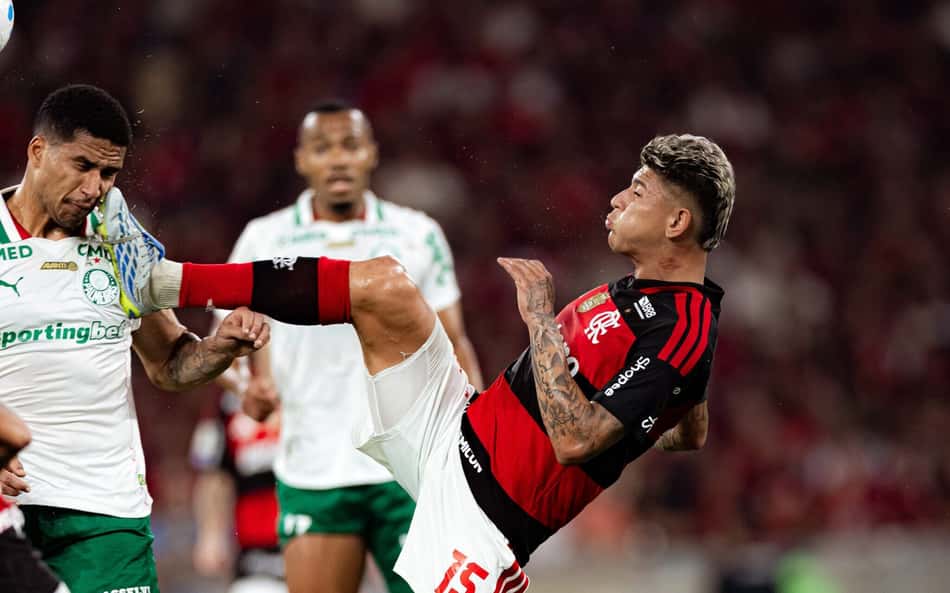 Flamengo multa Carrascal por expulsão contra o Palmeiras