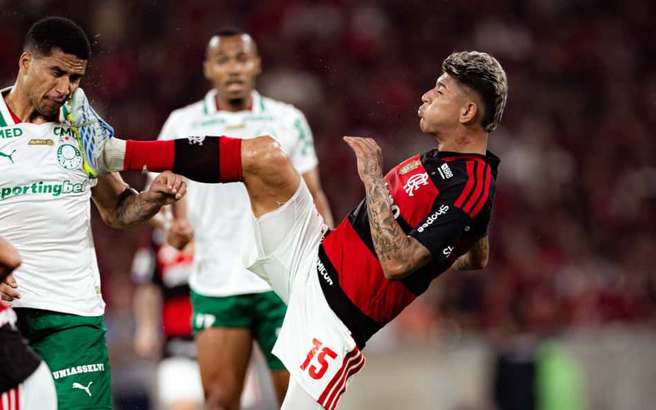 Veja o estrago que Carrascal fez no corpo de Murilo; Palmeiras ironiza: 'Papo de MMA'