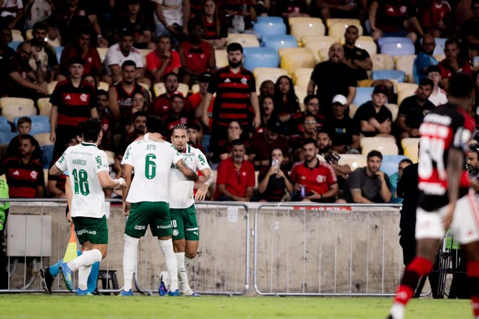 Palmeiras celebra gol do Palmeiras contra o Flamengo
