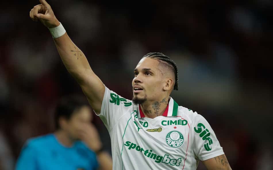 Paulinho é denunciado pelo STJD por comemoração de gol em Palmeiras x Flamengo