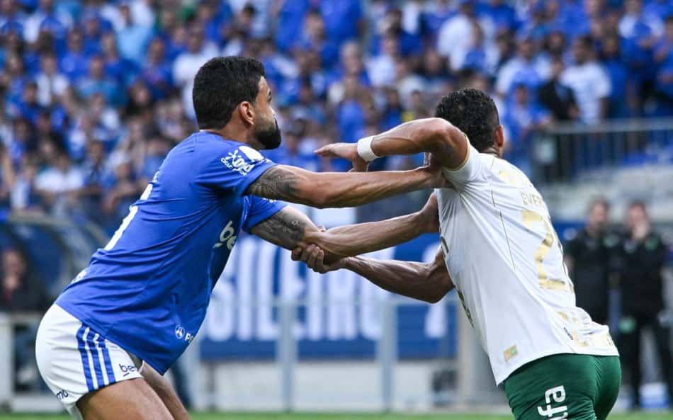Cruzeiro tem estatística alarmante em bolas paradas; Artur Jorge analisa situação