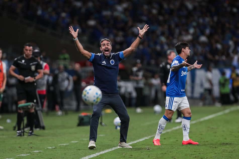 Arthur Jorge, do Cruzeiro, durante partida entre Cruzeiro e Chapecoense (Foto: Rodney Costa/Zimel Press/Folhapress) ORG XMIT: FOTOGRAFO