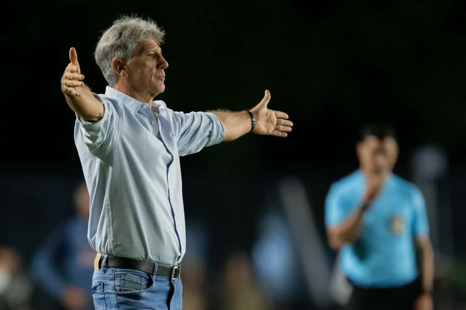 Renato estará sob o comando do Vasco contra o Barracas, mesmo com duras críticas da torcida  (Foto: Thiago Ribeiro/AGIF/Folhapress)