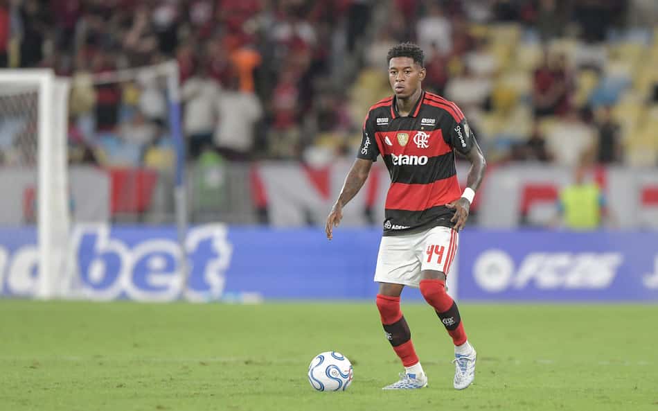 Vitão destaca campanha do Flamengo na Libertadores e confiança no elenco para suprir ausências