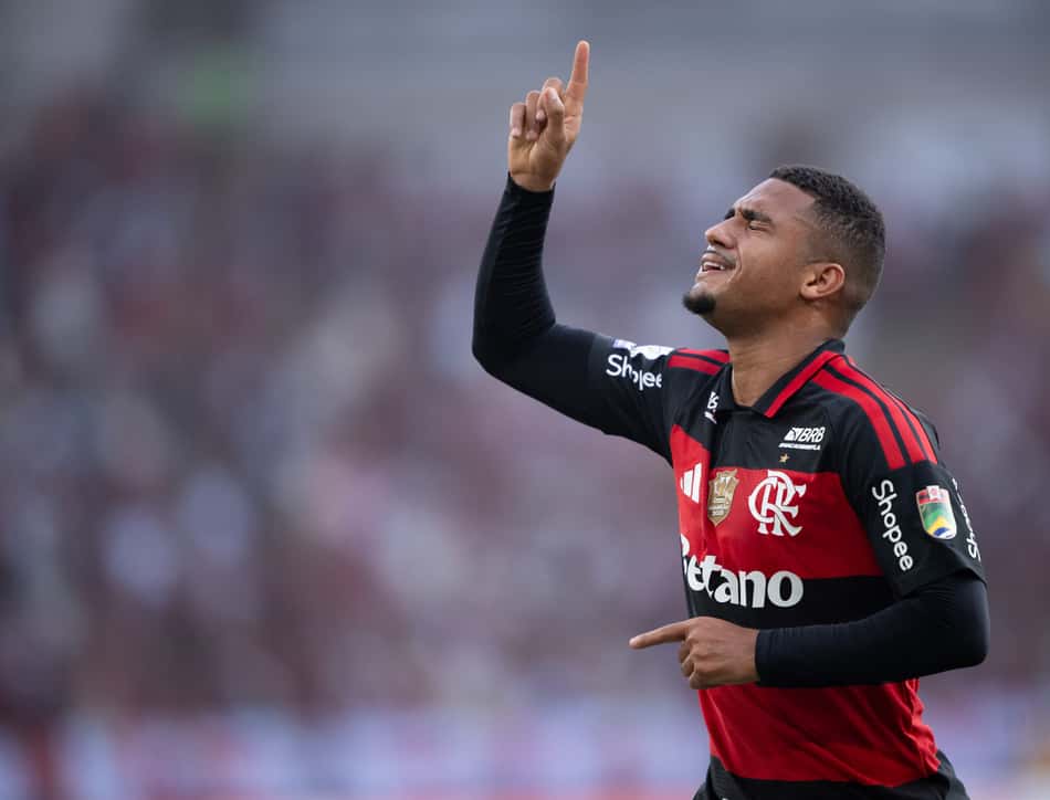 Samuel Lino comemora gol pelo Flamengo (Foto: Jorge Rodrigues/AGIF/Folhapress)